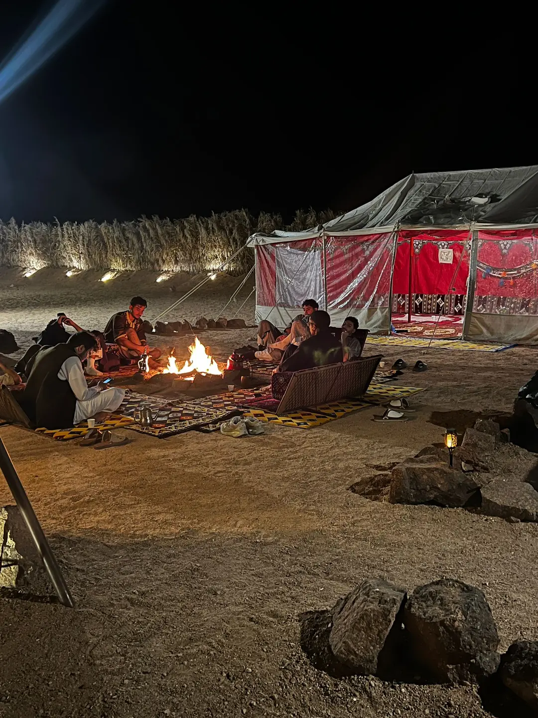 Soirée feu de camp entre frères